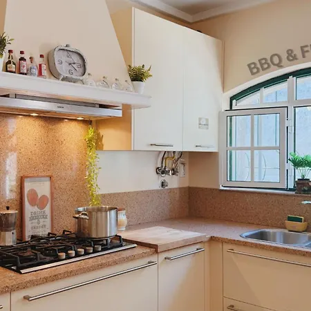 Digital Nomad Retreat, 6 Min To & Ac Charneca (Setubal)