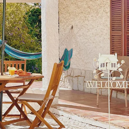 Garden Retreat With Fire Pit & Bbq * 차르네카